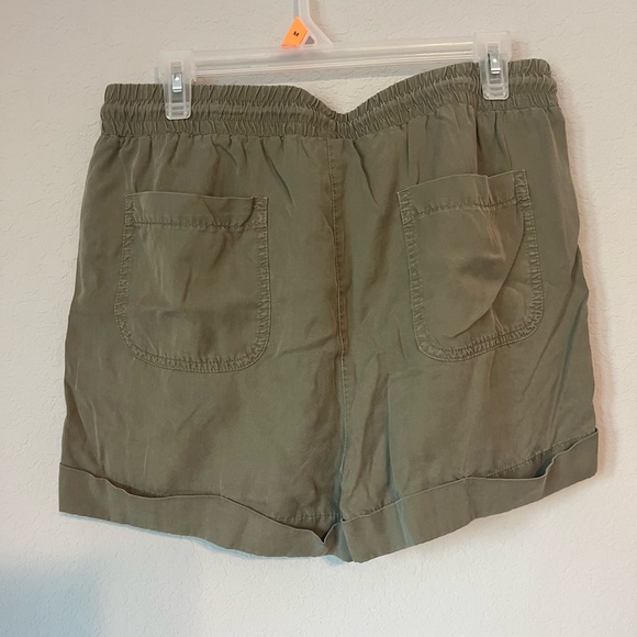 Shorts - Picture 2 of 3
